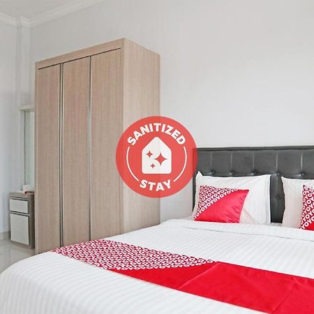 Oyo 1649 Grya Lavinsa Hotel Padang  Buitenkant foto