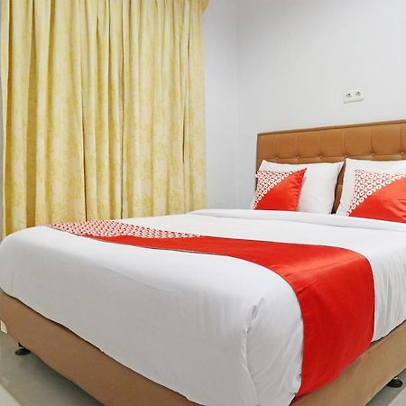 Oyo 1649 Grya Lavinsa Hotel Padang  Buitenkant foto