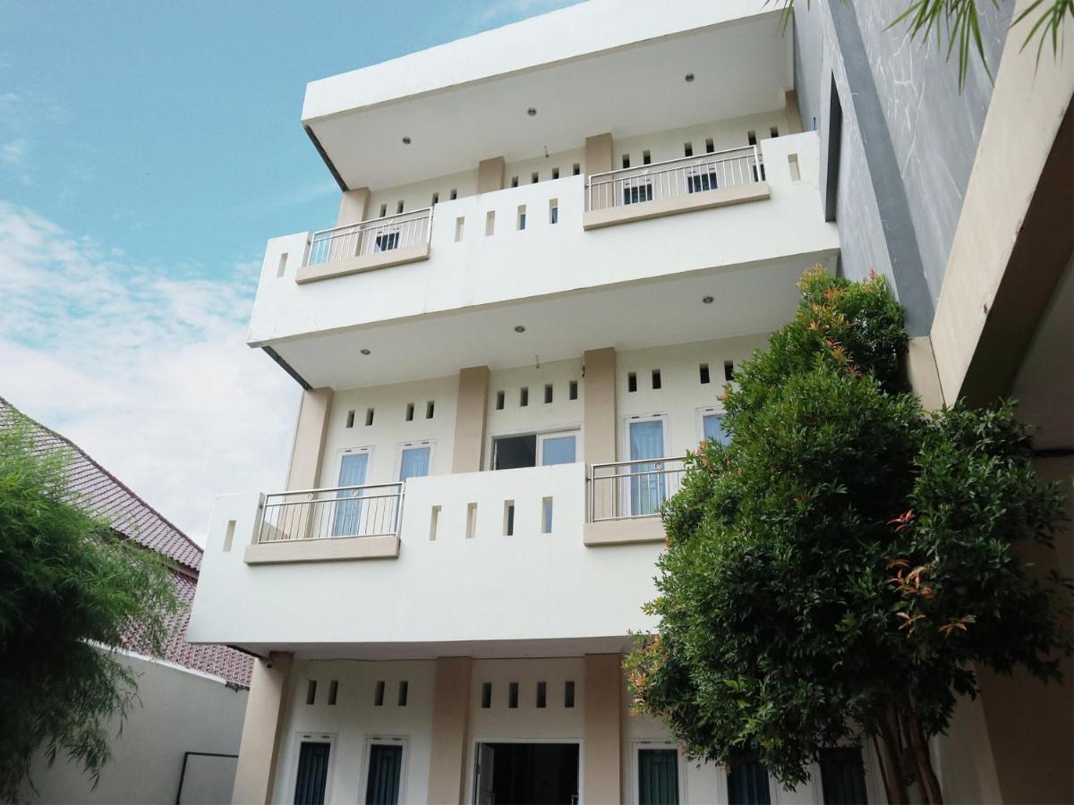 Oyo 1649 Grya Lavinsa Hotel Padang  Buitenkant foto