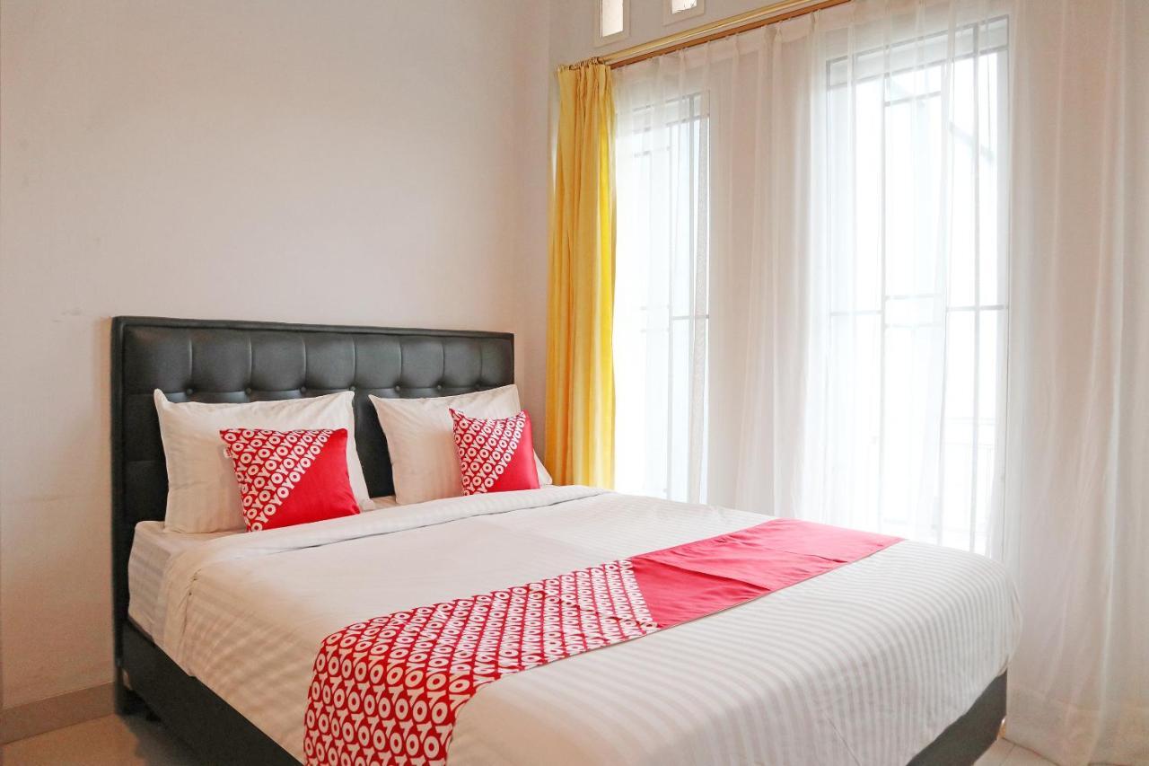 Oyo 1649 Grya Lavinsa Hotel Padang  Buitenkant foto
