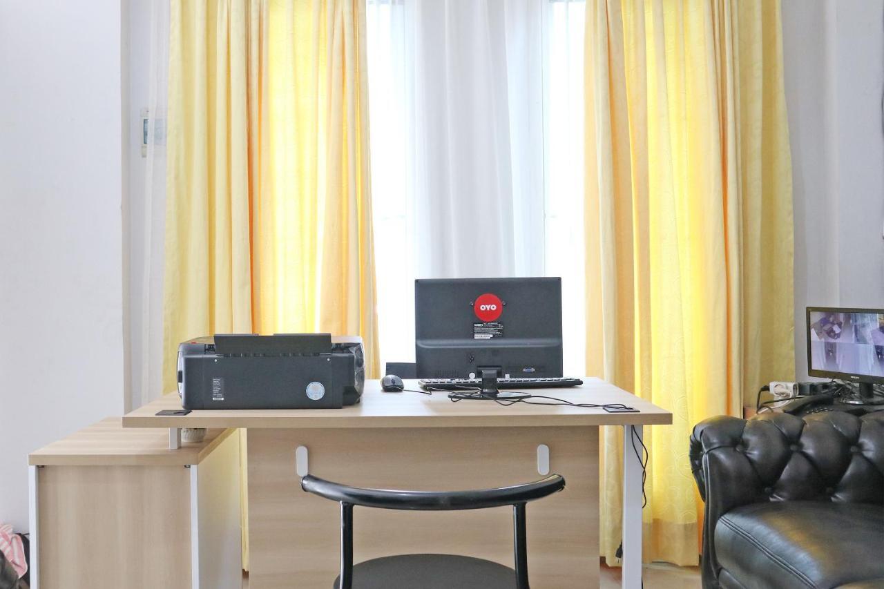 Oyo 1649 Grya Lavinsa Hotel Padang  Buitenkant foto