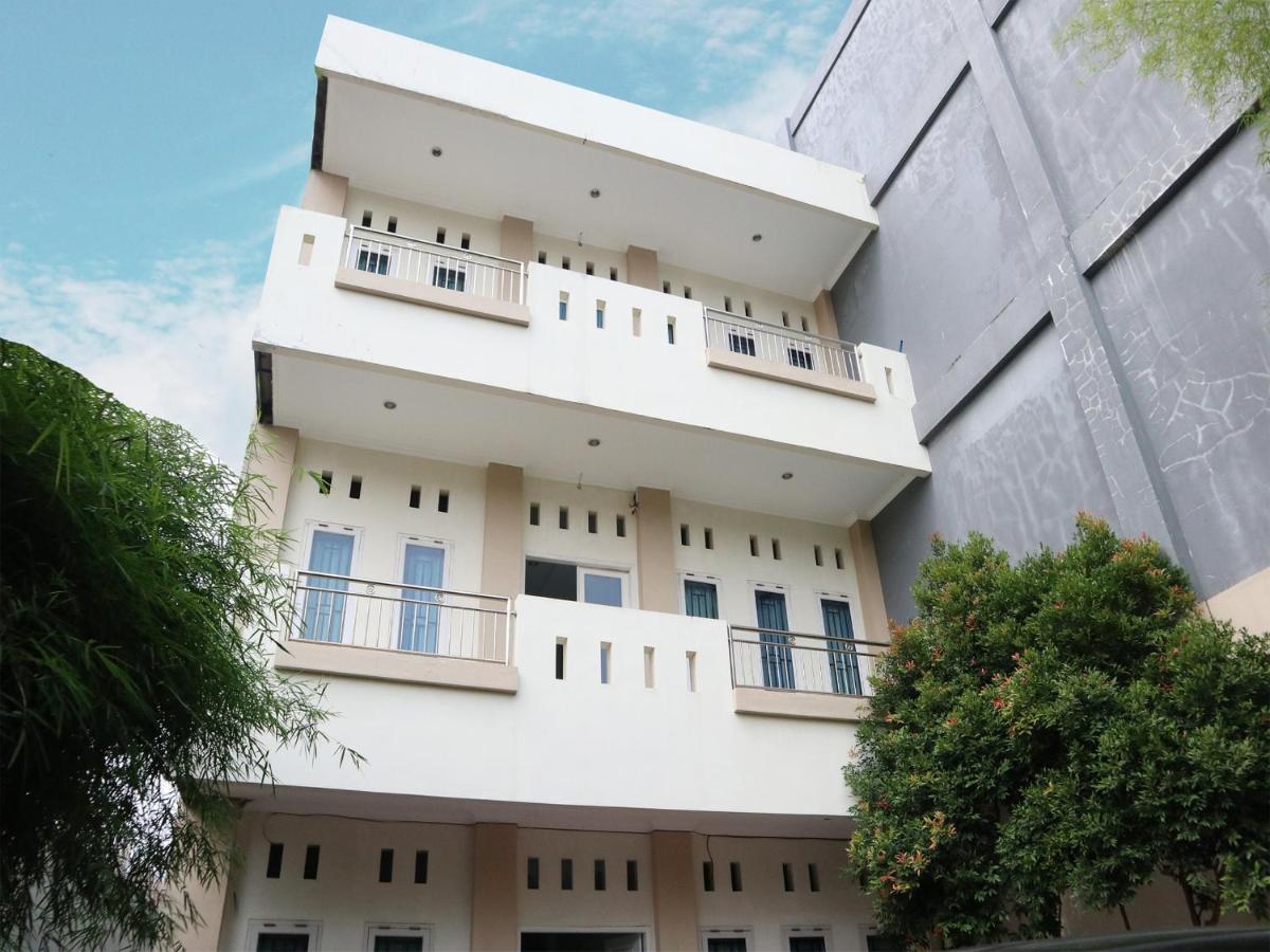 Oyo 1649 Grya Lavinsa Hotel Padang  Buitenkant foto