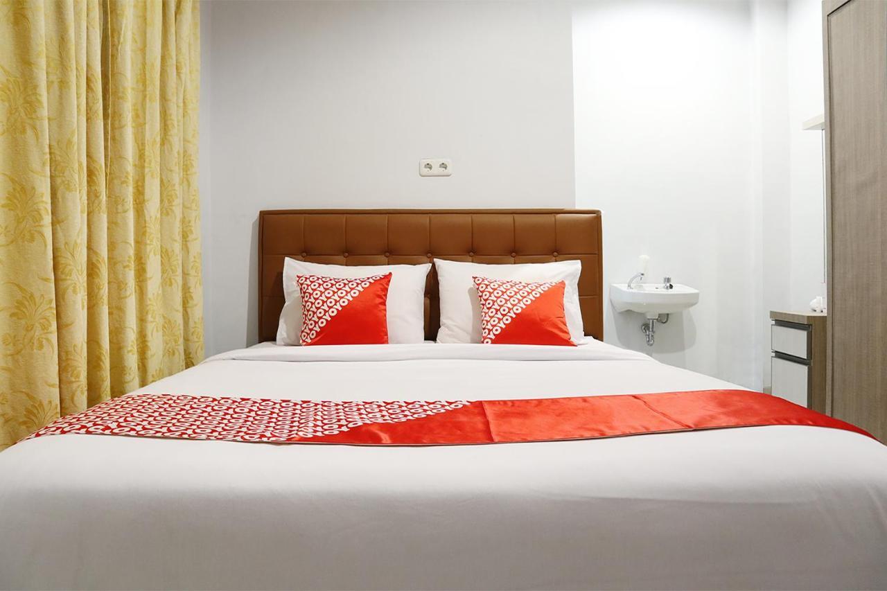 Oyo 1649 Grya Lavinsa Hotel Padang  Buitenkant foto
