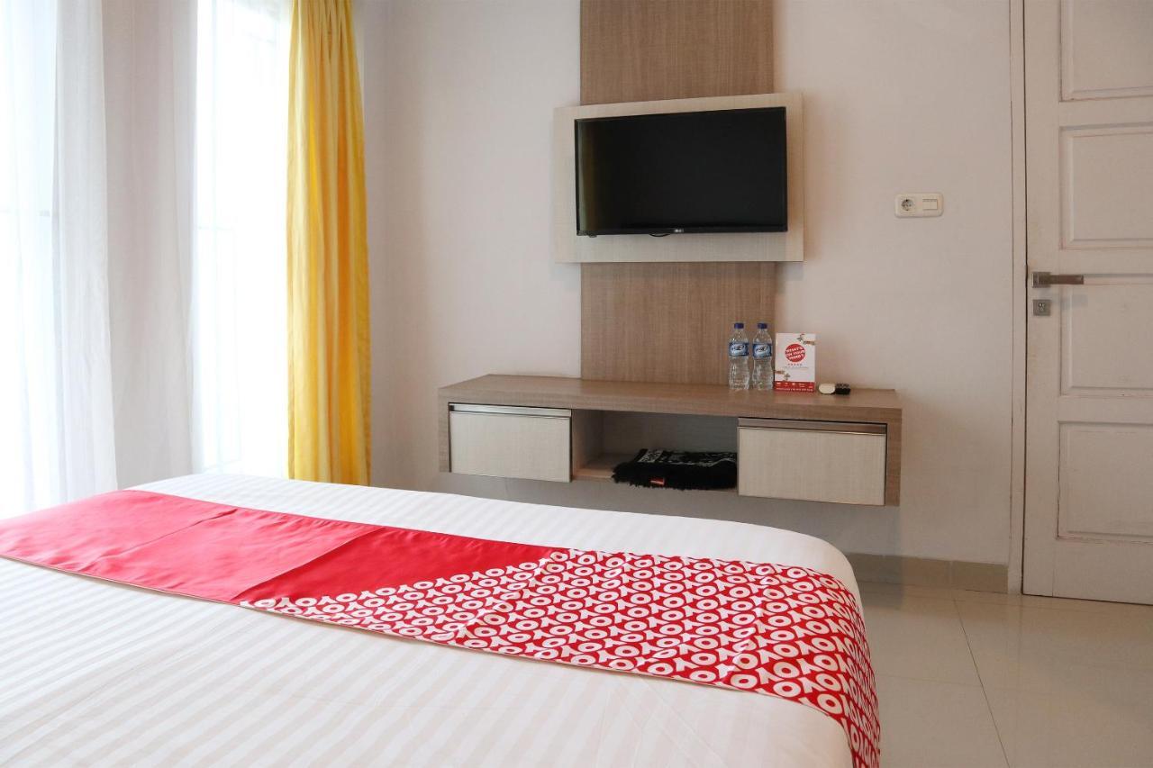 Oyo 1649 Grya Lavinsa Hotel Padang  Buitenkant foto