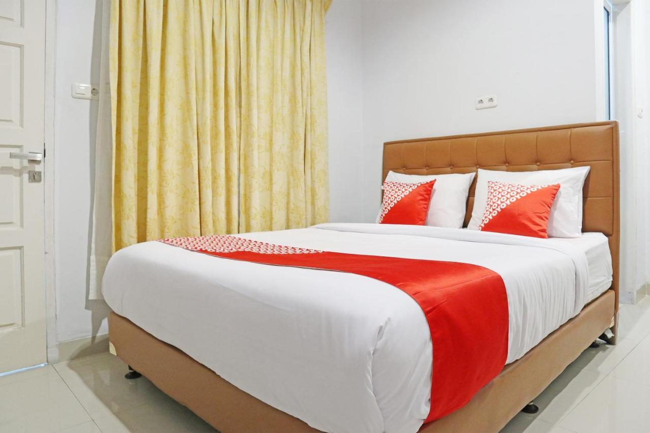 Oyo 1649 Grya Lavinsa Hotel Padang  Buitenkant foto