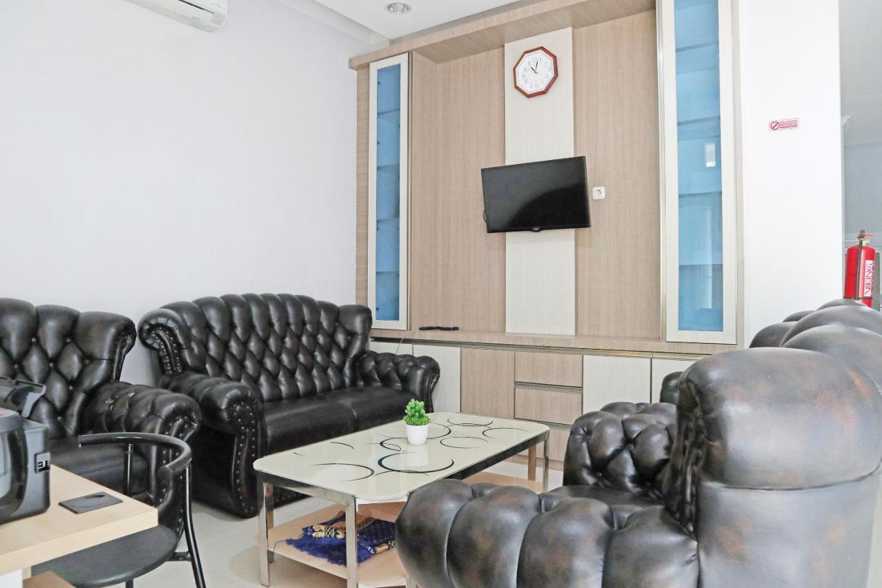 Oyo 1649 Grya Lavinsa Hotel Padang  Buitenkant foto